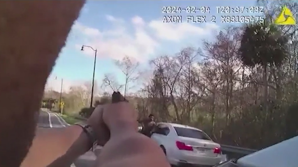 Man leads deputies on chase with toddlers in car