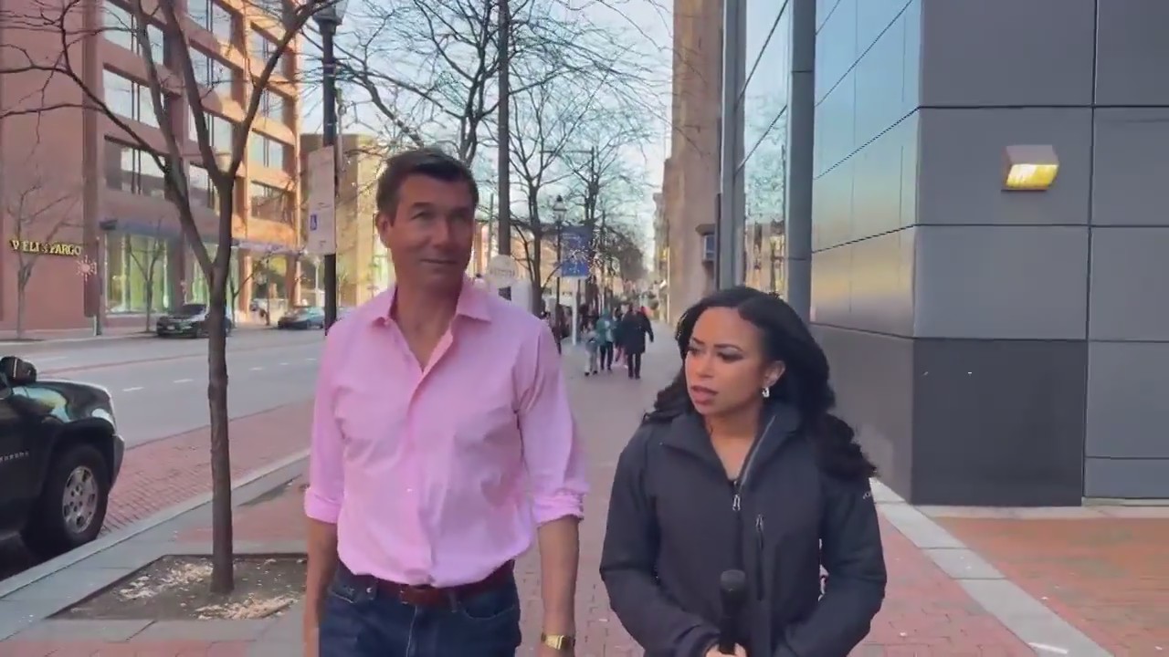 Alex Around Town: Alex and Jerry O'Connell hit the streets of Philadelphia