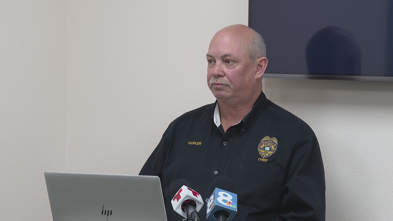 Davenport police searching for stabbing suspect