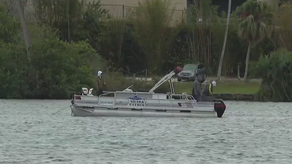 Authorities searching for two missing boaters on Florida lake