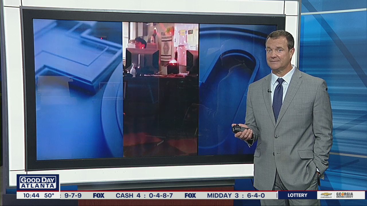 Substitute teacher kicked out after surprise karaoke session