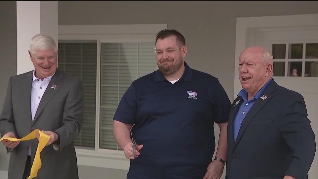 Local wounded veteran now has keys to his new home
