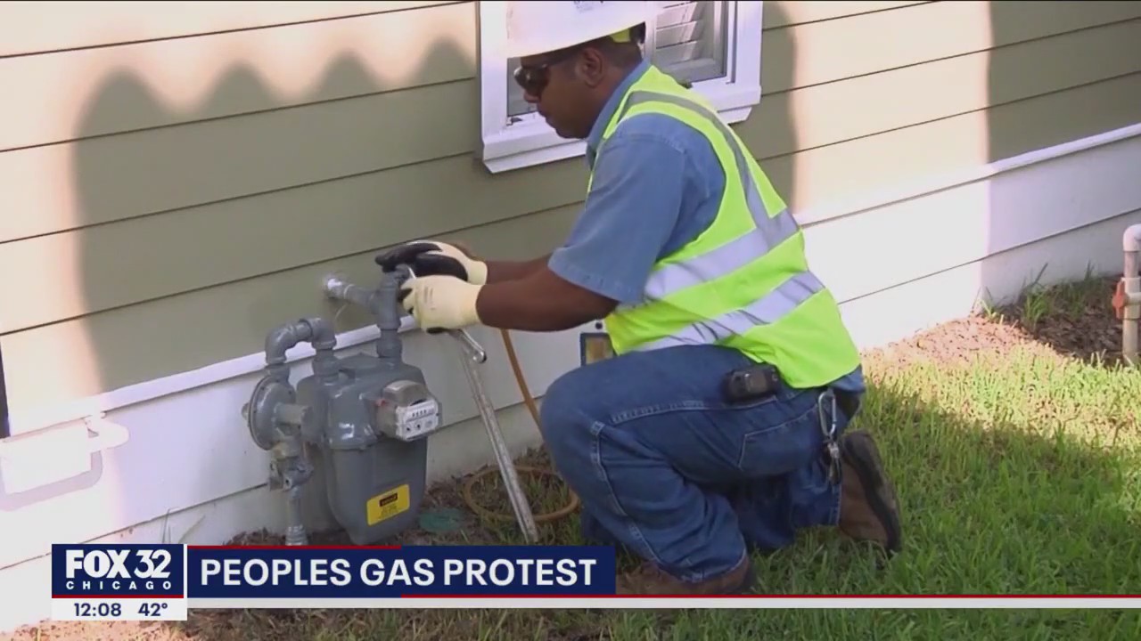 Groups protest People’s Gas rate hike after energy giant posts record profits