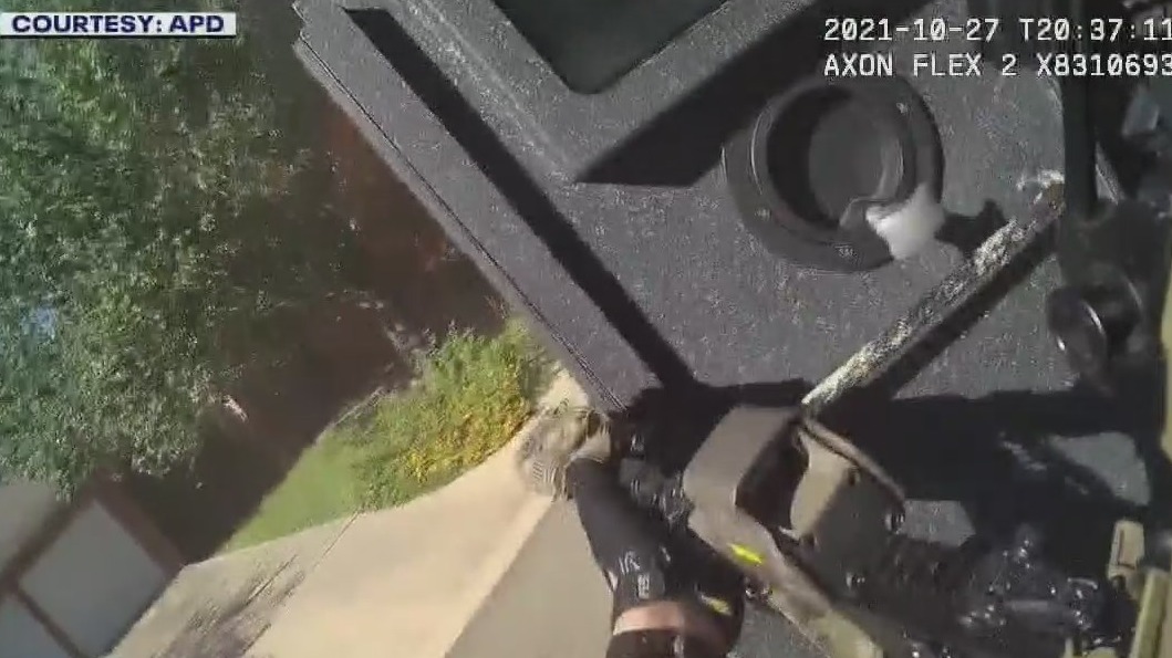 Austin police release bodycam footage of fatal SWAT situation, fire