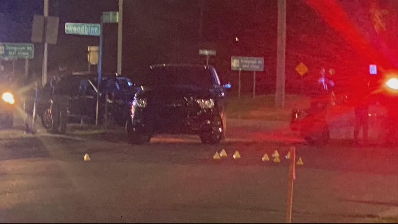 Security guard shoots men who fired into crowd at Detroit bar