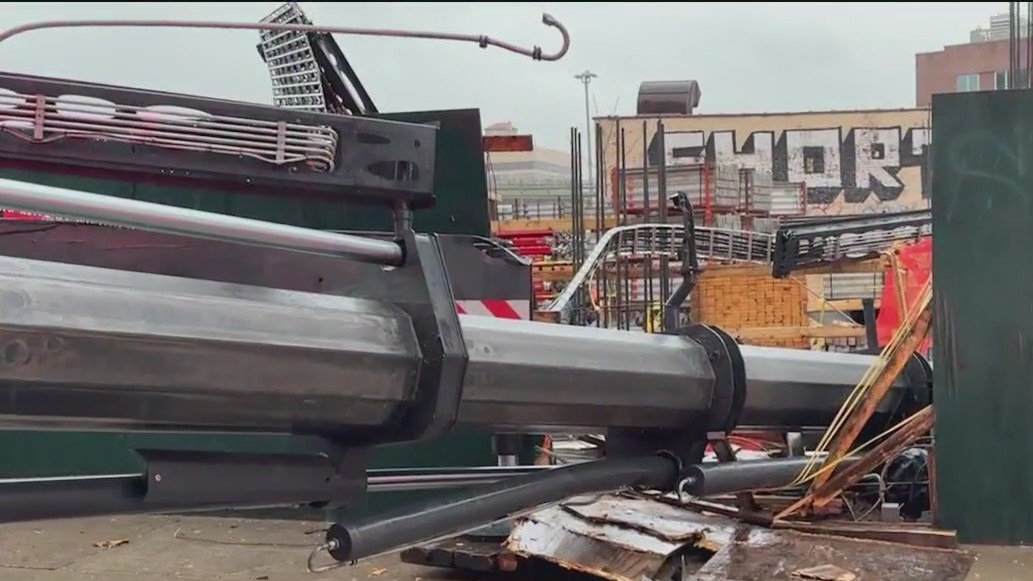 5 injured in boom collapse