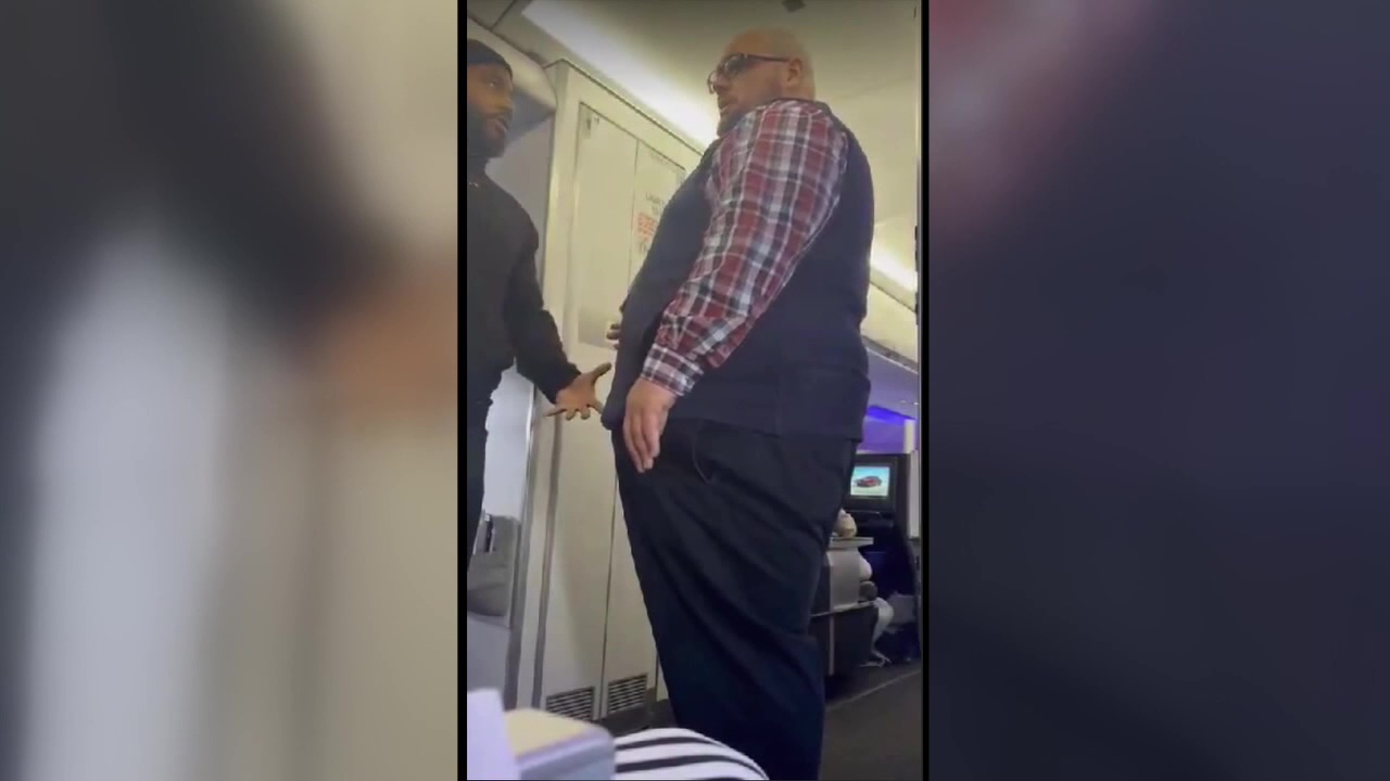 LAX JetBlue passenger kicked off flight