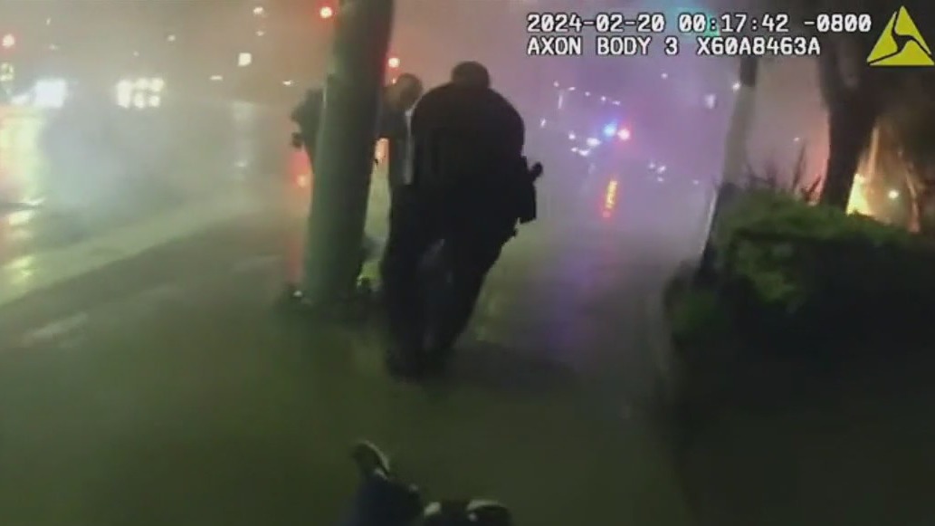 Officers rescue teens from crash