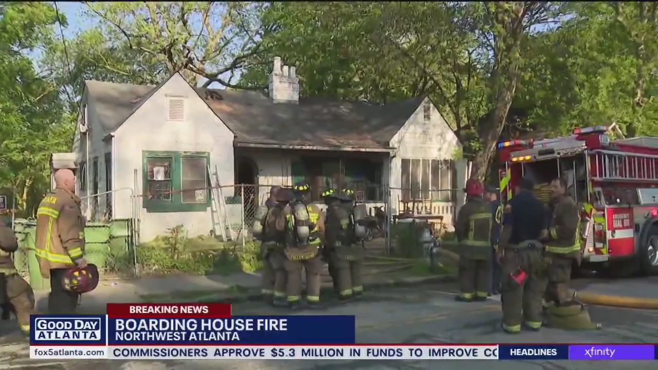 Crews battle boarding house fire in northwest Atlanta