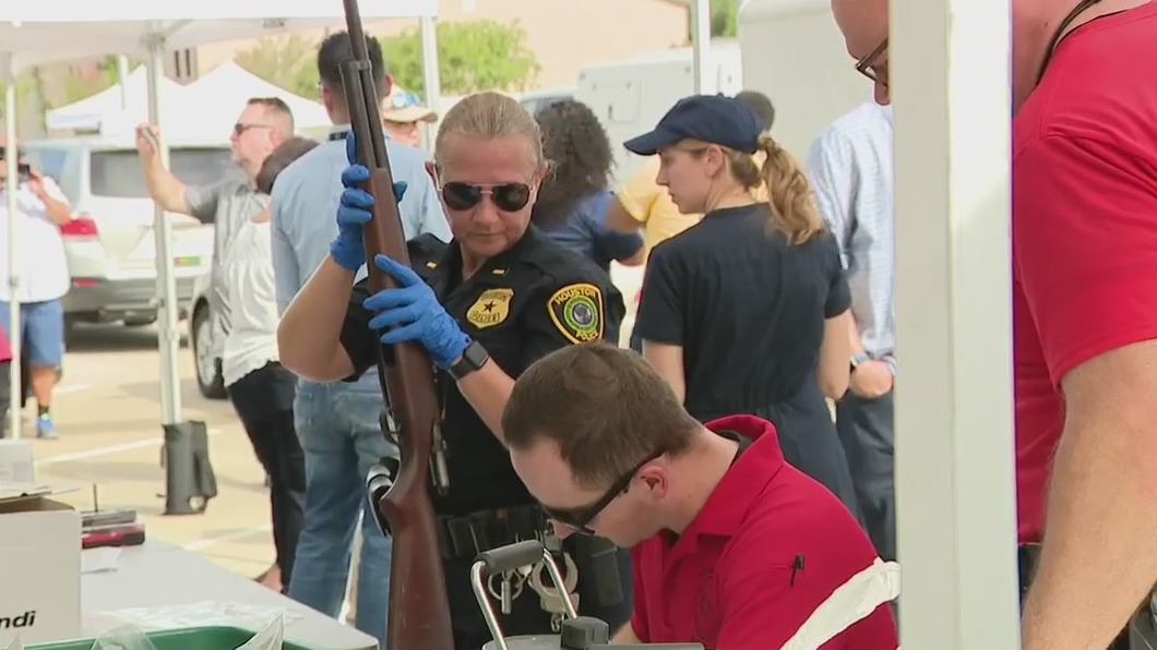 Dozens of Houstonians line up for city's first gun buyback program