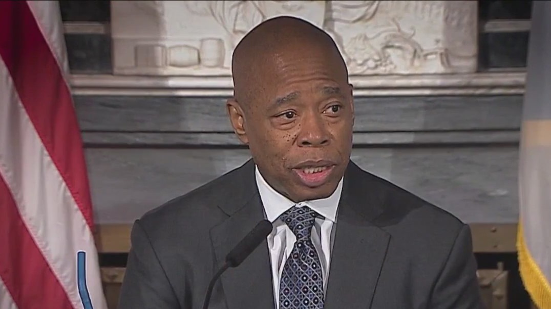 Mayor Adams blames low approval rating on migrant crisis