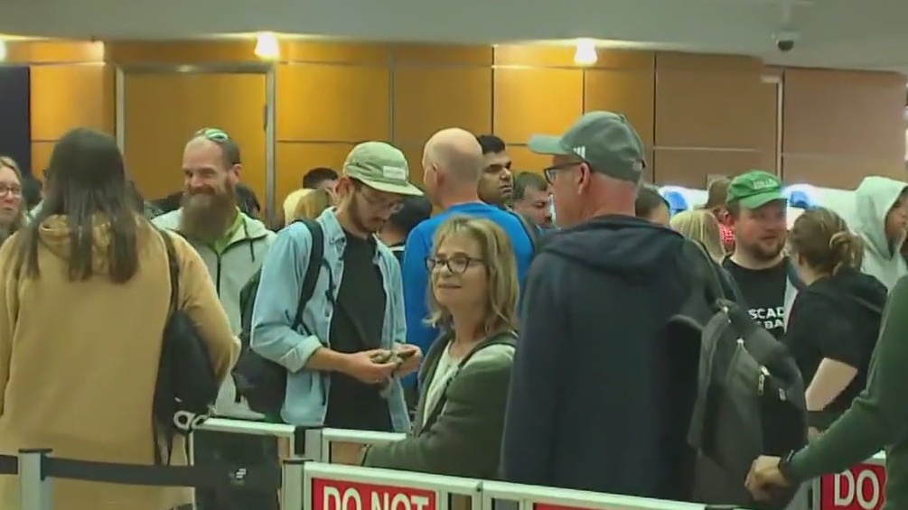 Government shutdown could snarl air travel