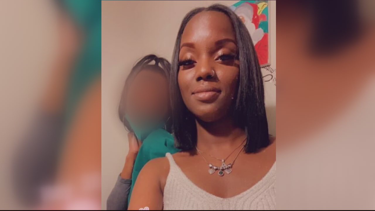 Detroit mother stabs daughter in heart