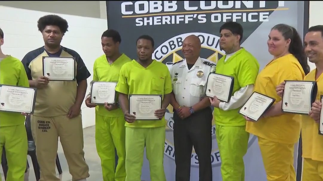 Cobb County detainees earn GEDs