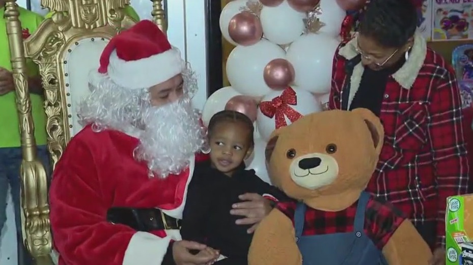 Chicago boy meets Santa