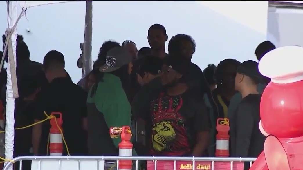 Jollibee: Crowds pack new chicken fast-food chain in Central Florida