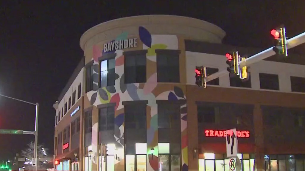 Glendale Qdoba attempted robbery leads to standoff; 2 in custody