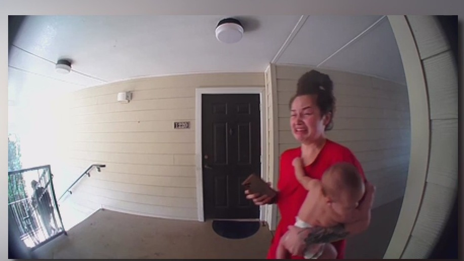 Marshals come to wrong apartment, force mother, baby out at gunpoint