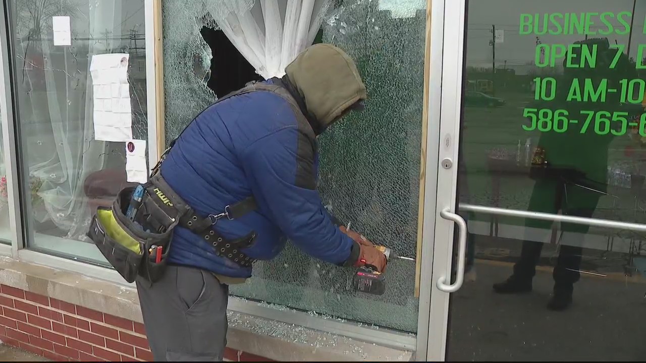 Armed man shoots up pharmacy, massage businesses in Warren