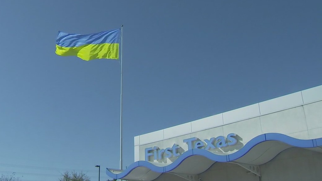 North Austin car dealership puts up Ukrainian flag to show support