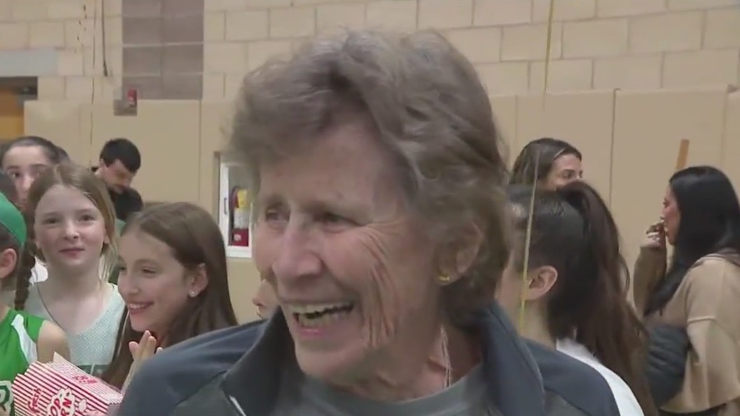 Legendary HS basketball coach wins 800th game