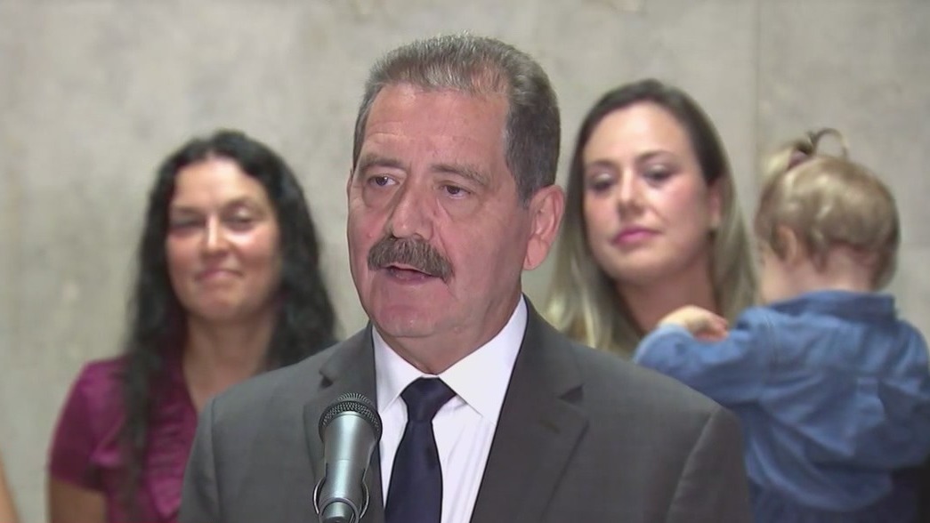 Chuy Garcia officially running to be Chicago's next mayor