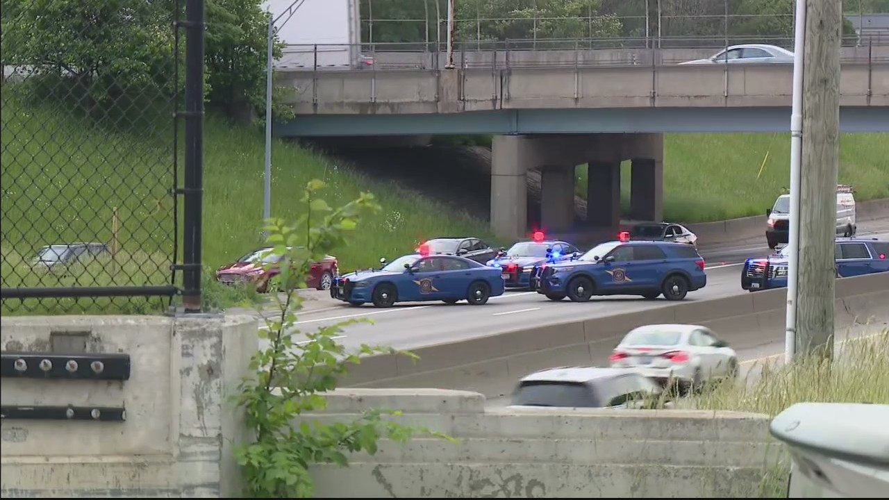 Detroit police searching for 2 suspect vehicles following separate shootings of father and son
