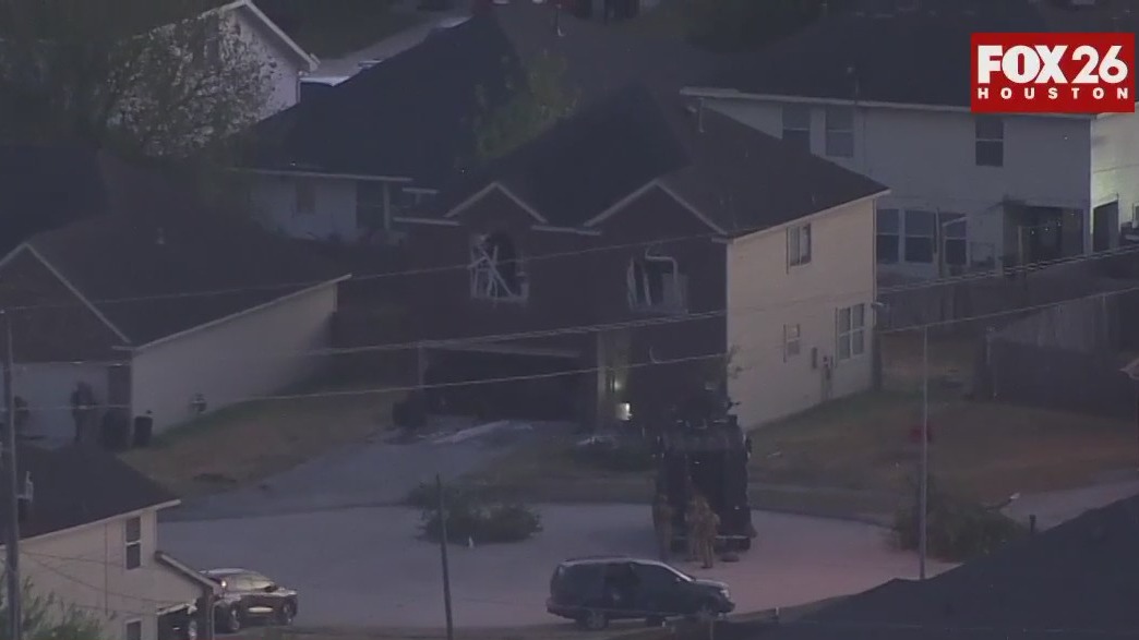 Initial coverage: Suspect barricades himself inside Humble home