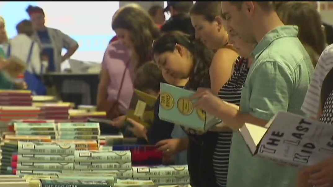 FOX 7 Weekend: 'Chicago', Wurstfest, Texas Book Festival and more