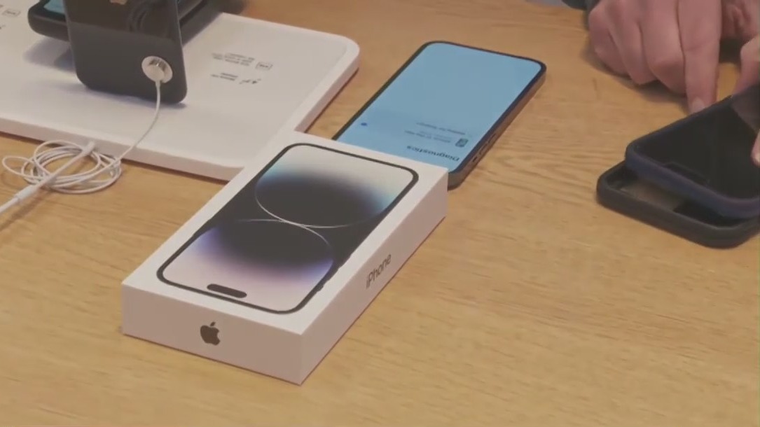 Apple moves "End Call" button on iPhone