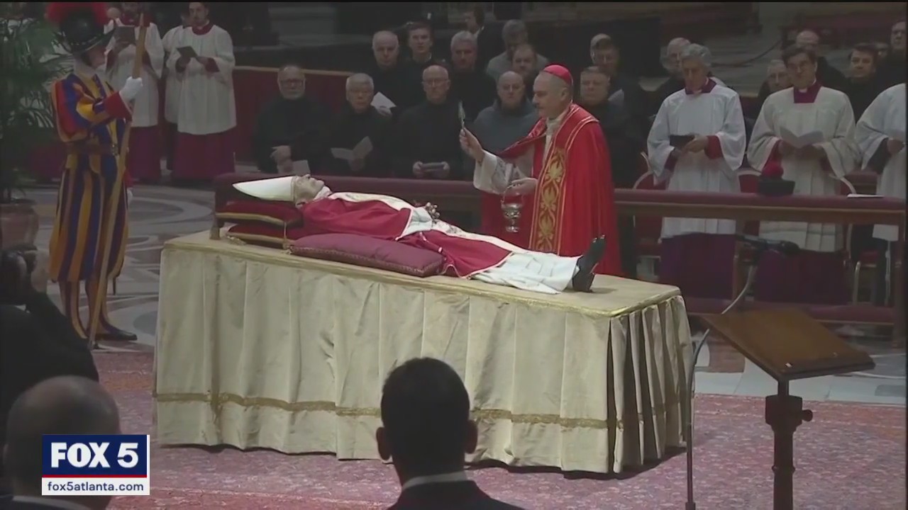 Faithful pay respects to Pope Benedict