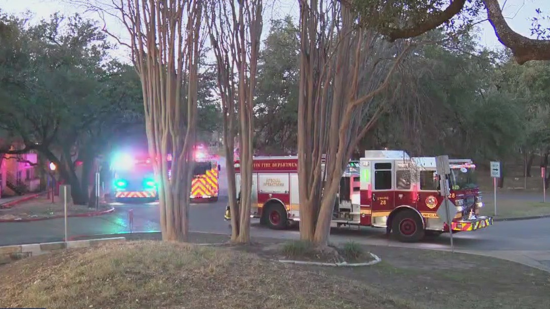 Fire in NW Austin displaces 16 residents