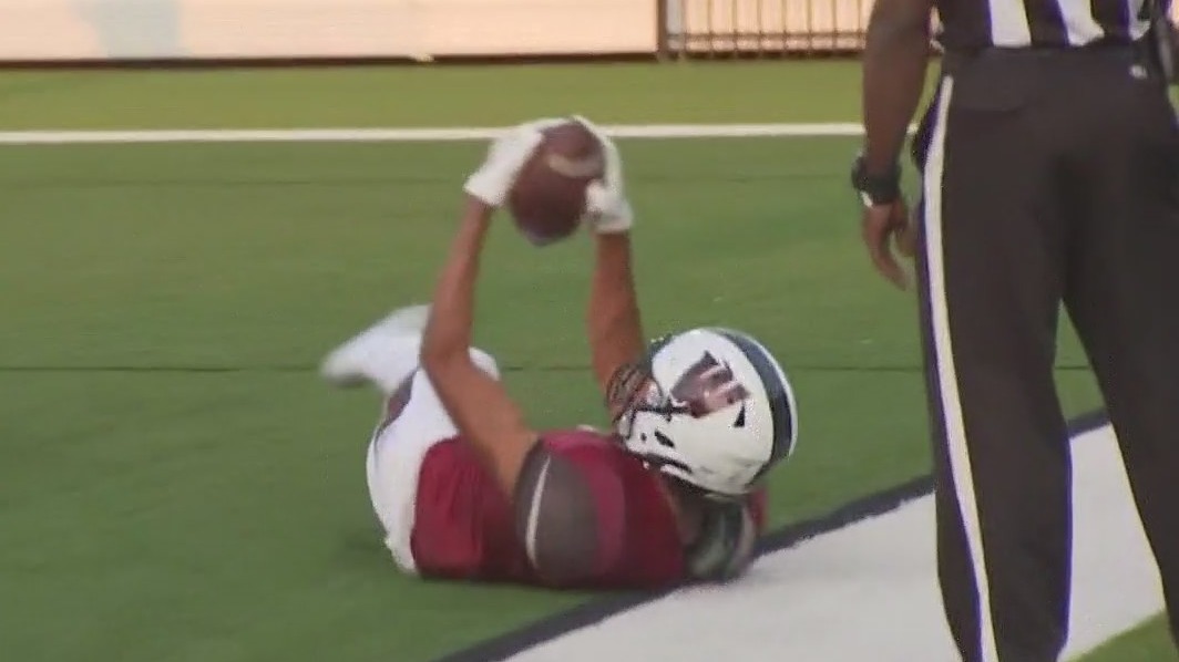 Weiss rolls to second straight blowout win