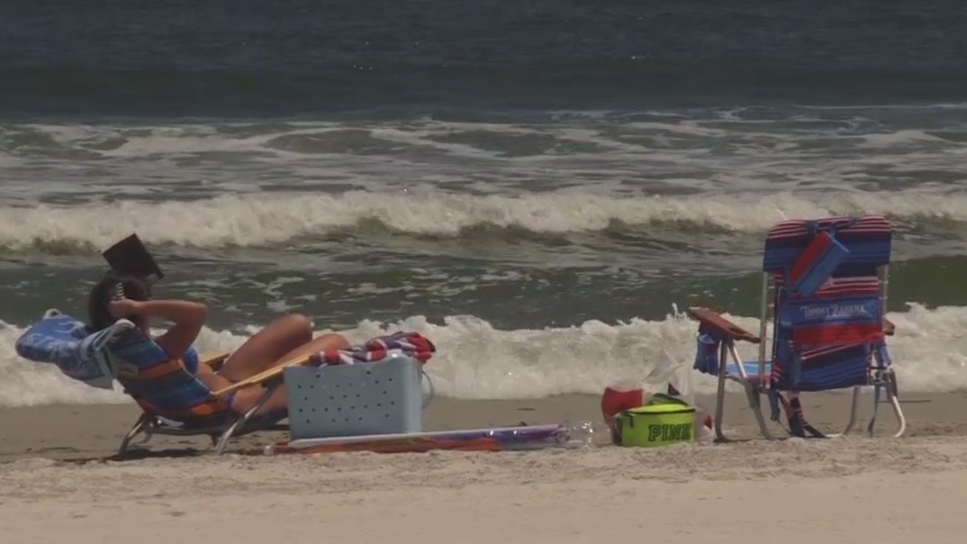 New Smyrna Beach draws space fans to watch Artemis I launch
