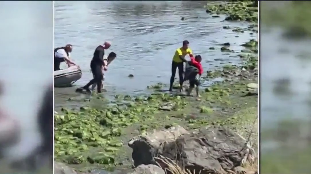 Family rescued after kayaks capsize in San Francisco Bay