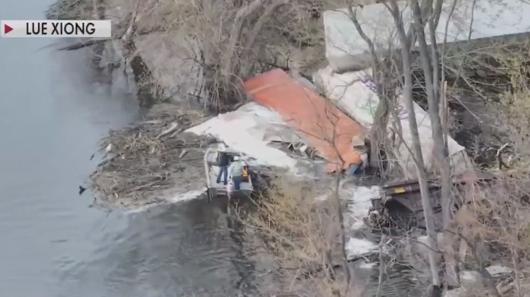 Wisconsin train derailment, cleanup underway