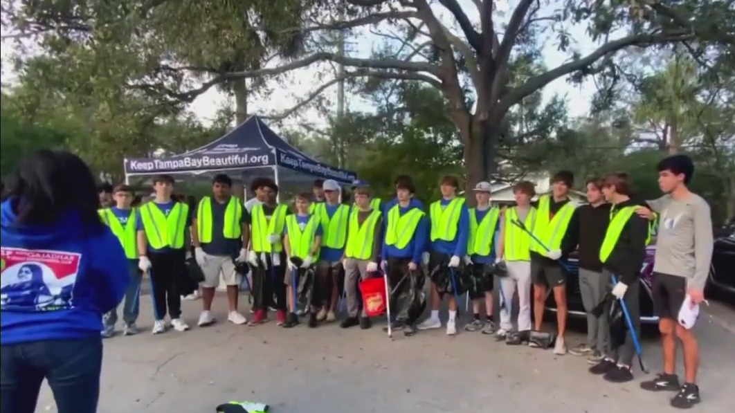 Volunteers pick-up after pirates