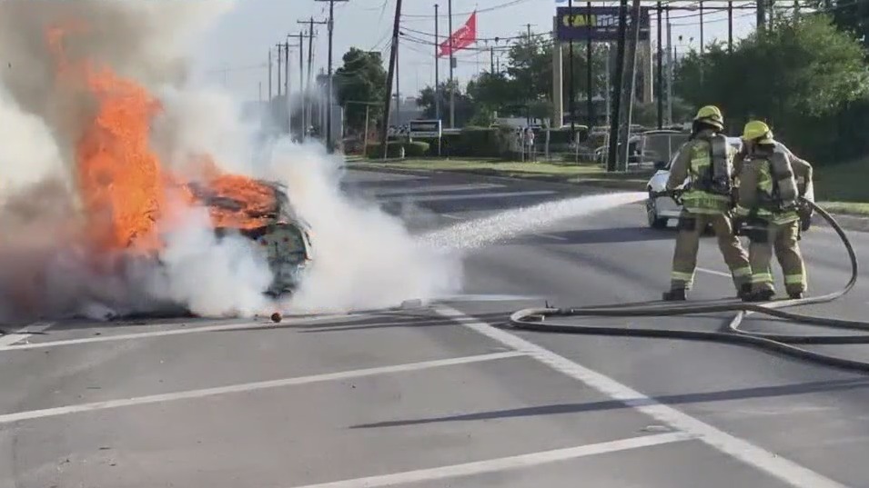 AFD puts out vehicle fire in South Austin