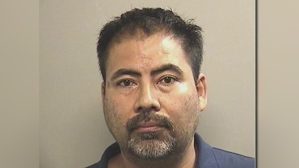 Arlington police searching for murdered woman's boyfriend