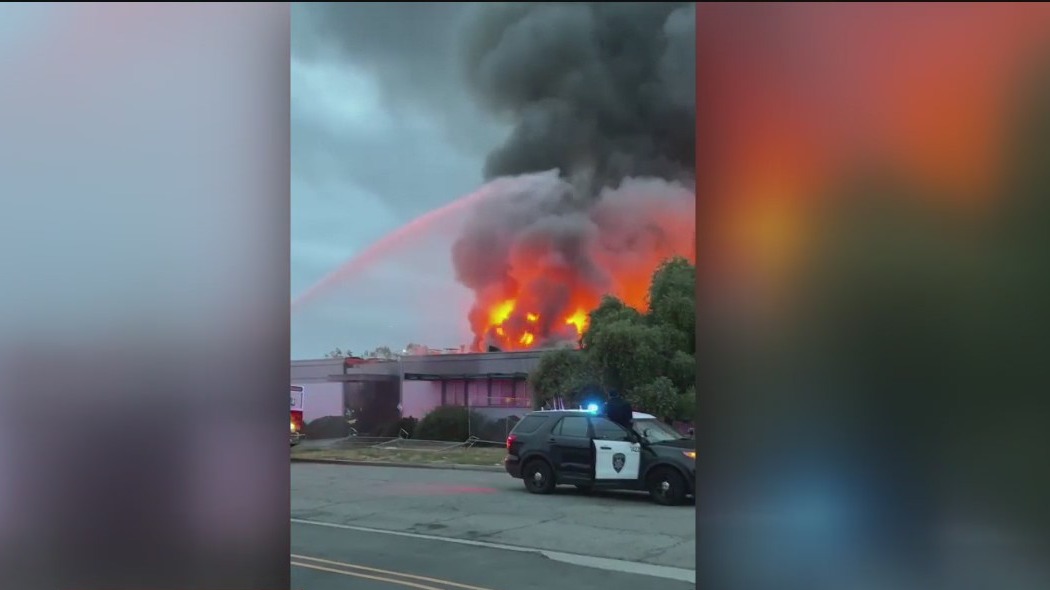 Fire at Oakland commercial building