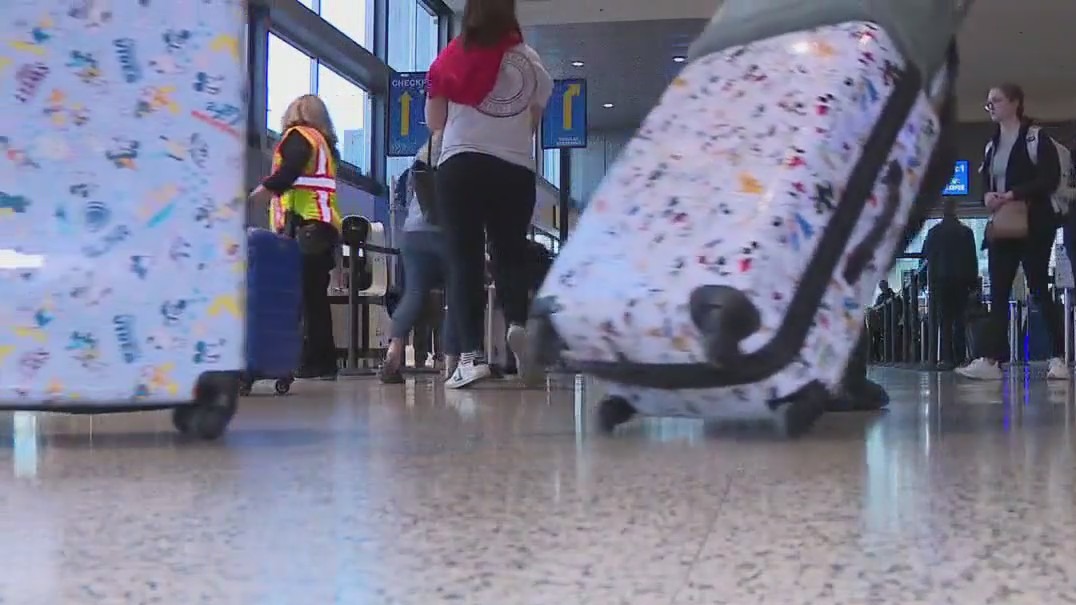 Austin airport busy day before Thanksgiving