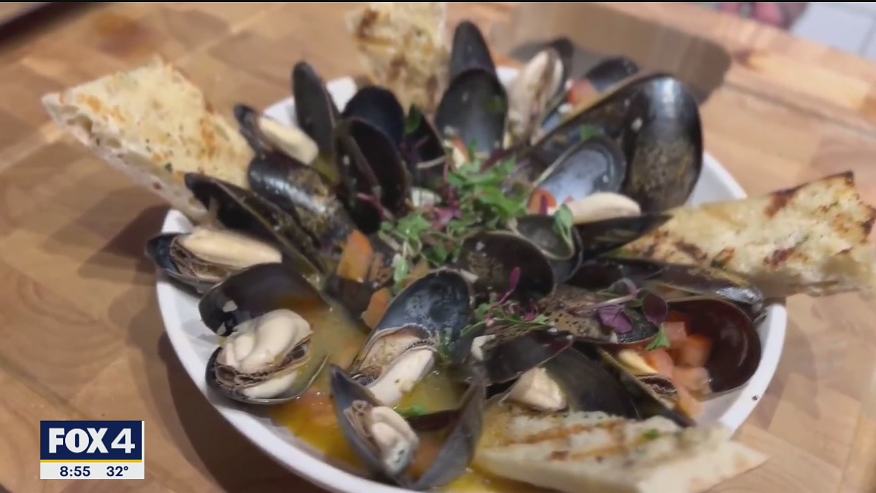 Maine Mussel Pot with Tomato & Basil