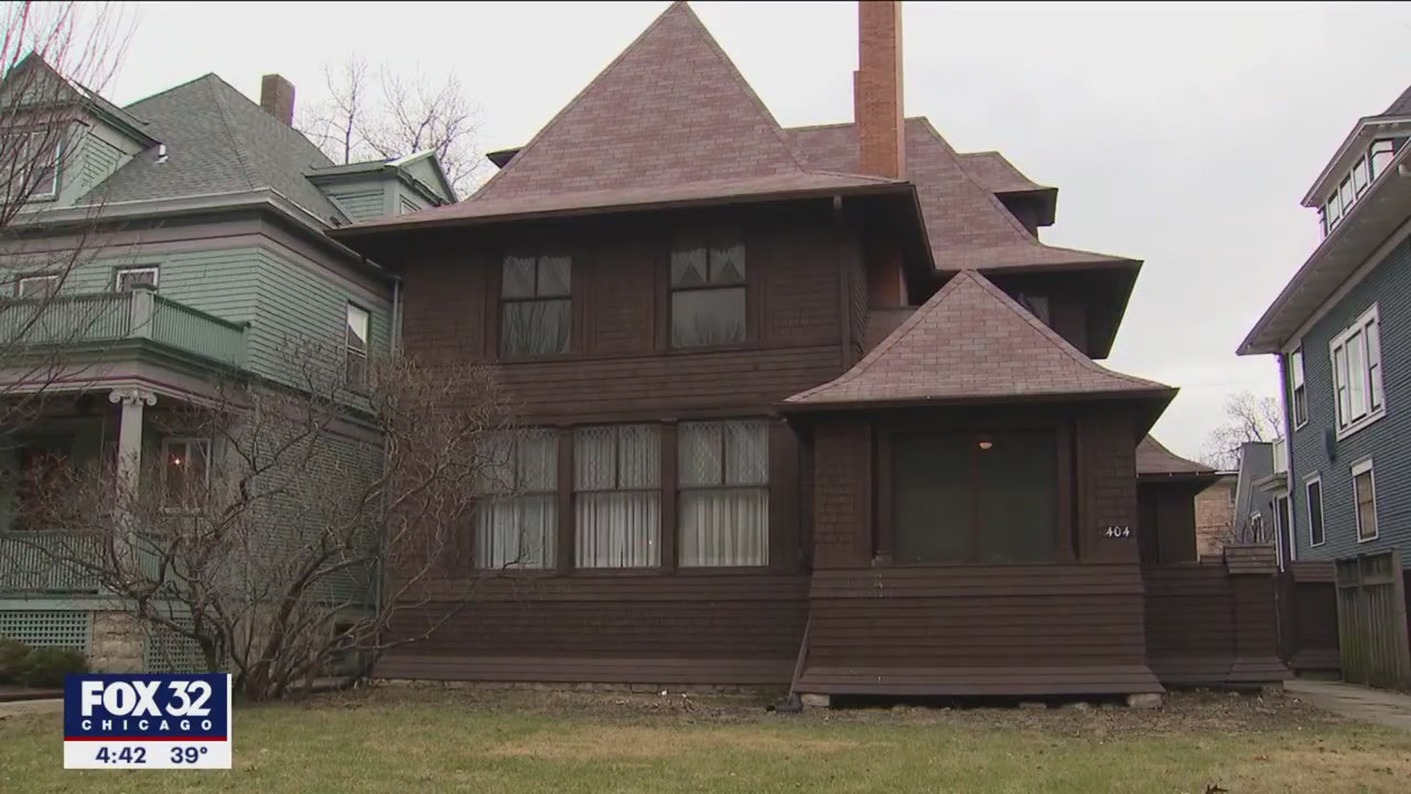 Inside look: Historic Frank Lloyd Wright home in Oak Park listed on the market