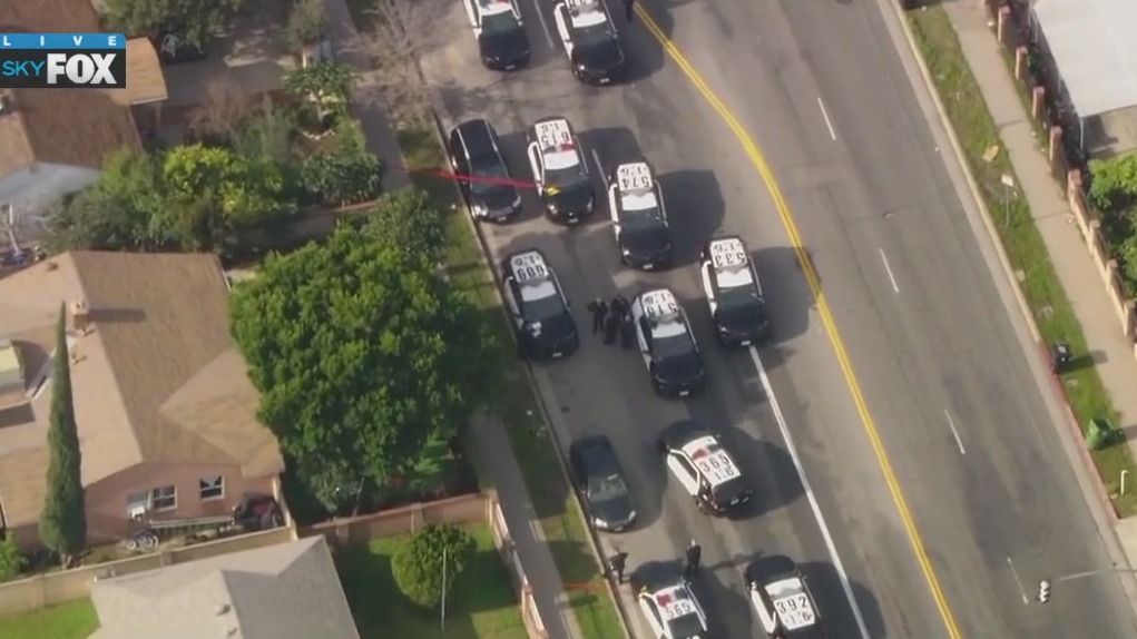 Officer shot in Pacoima