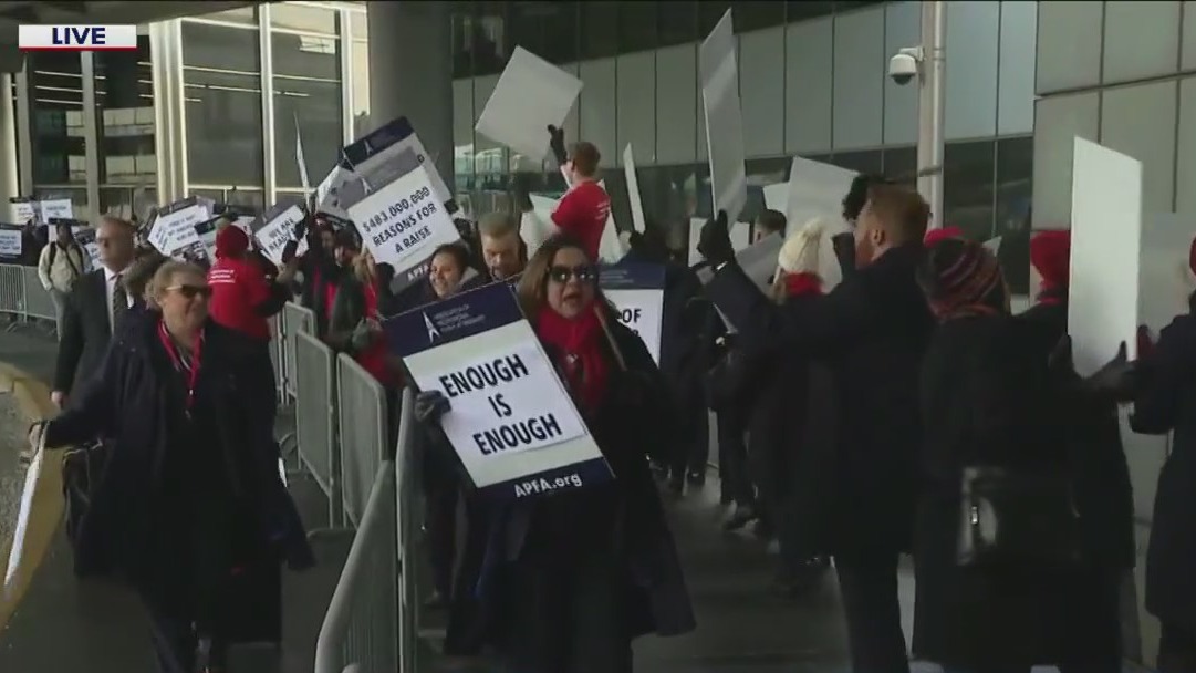 American Airlines flight attendants picket at O'Hare Airport