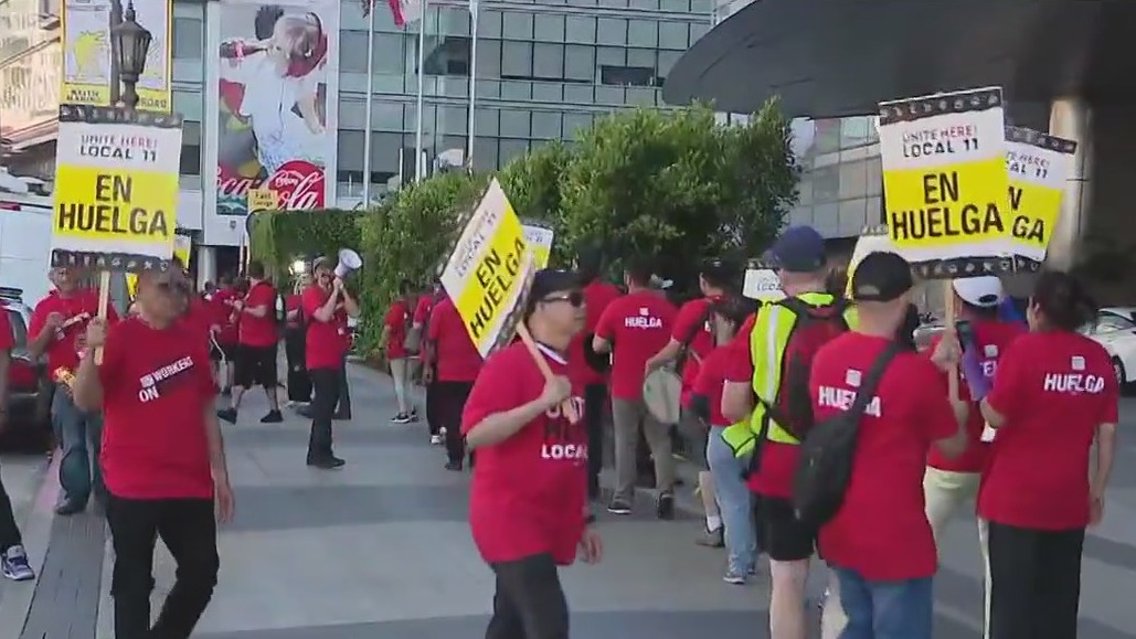 Hotel guests react to ongoing staff strike