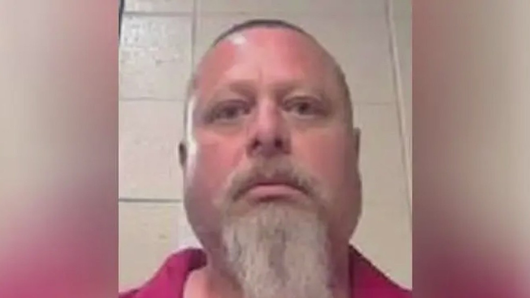 Man accused of killing 2 teen girls asks for public defender