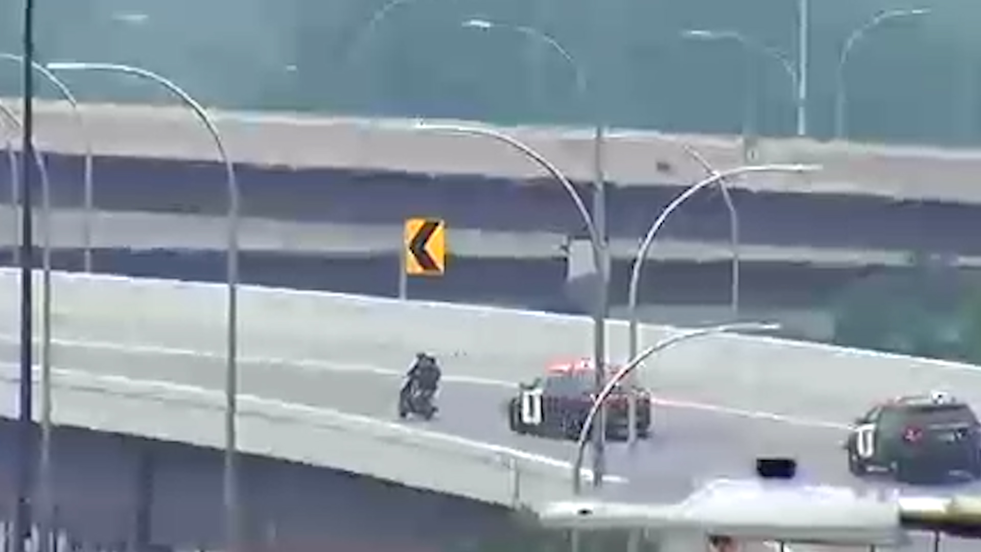 Traffic cams catch slow moped police chase on I-94