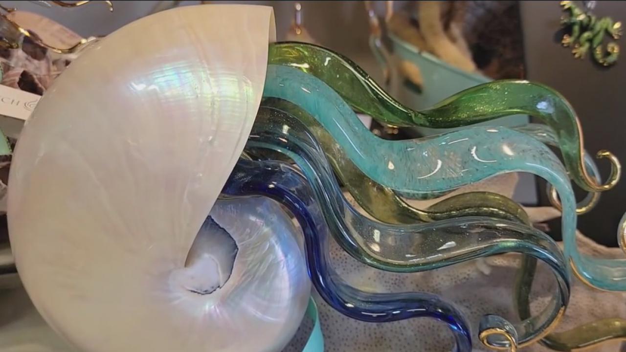 Glass artists tries to recreate ‘vacation feeling’