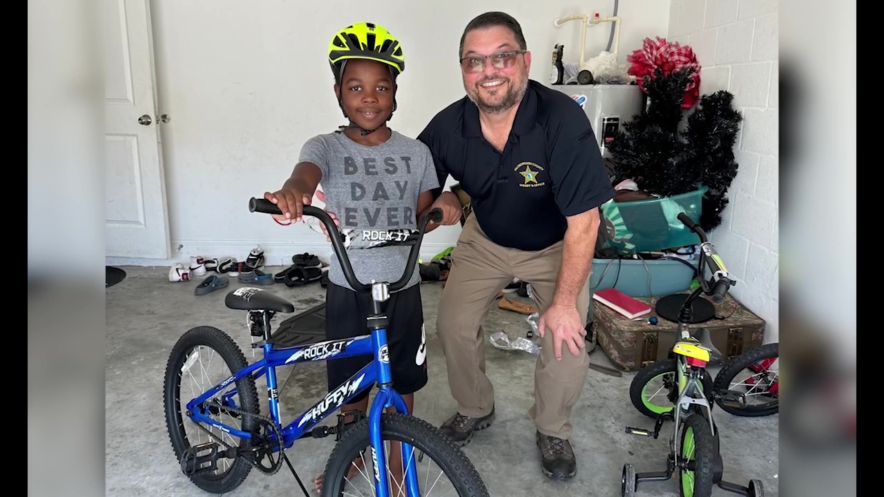 FL deputy tracks down missing boy, fixes his bike